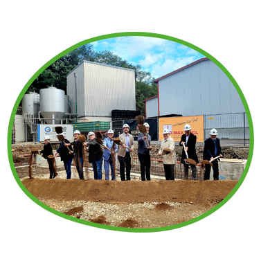 Erster Spatenstich vom Team für umweltfreundlichen Neubau für Unternehmen